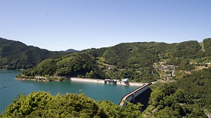 Ispezione e scarico della diga di Shimokubo