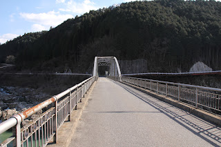 大井ダム下流に位置する「東雲橋」