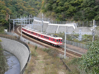 道中に見える神戸電鉄