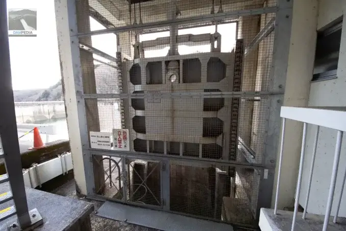 Water intake facility gate