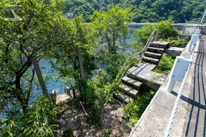 Stairs leading to the reservoir