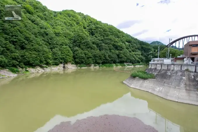 从顶部看水库