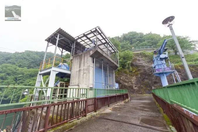 高津戸発電所取水口制水門扉