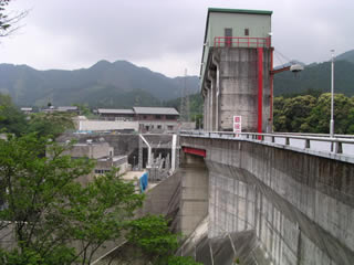 View of the top edge from the left bank