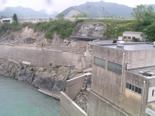 View of the right bank downstream from the top